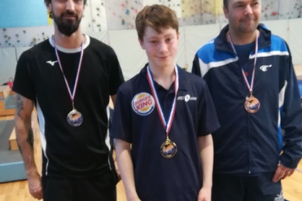 podium-h1293f64212-6cf7-50c0-acef-9e86d215538130C5F3E4-8359-DF68-C7F0-58DE78F57DB6.jpg