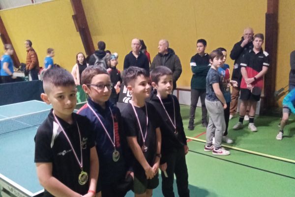 podium-benjamin-bis-26c3fef17-a6d1-f978-d6ef-86017f9852dbA6E4CB41-CE04-3559-4CCF-E6F445D146FB.jpg