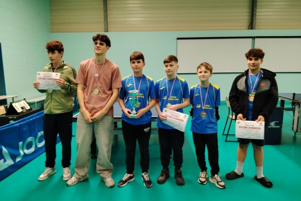 podium-d213F80AC1-219B-384C-86D5-E60DFD585A88.jpg