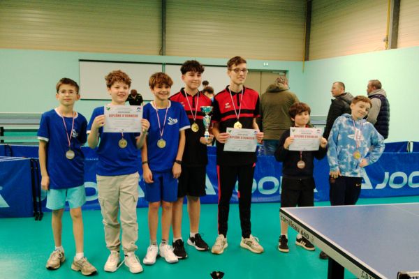 podium-d3E6FFA4CD-7CEC-18E5-63EB-36B0D910CD0A.jpg