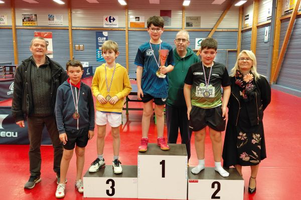 podium-benjaminsED735839-812A-0241-3315-C7AB08902E96.jpg